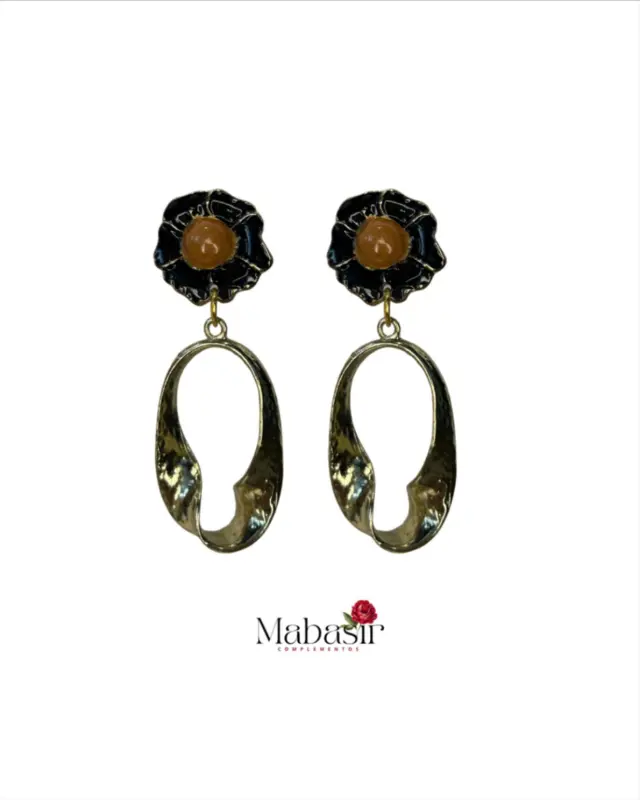Los pendientes Casandra tienen ese “algo” que los hace inolvidables, una pieza con fuerza, sofisticación y un punto rompedor.🌻
Perfectos para mujeres que quieren destacar sin renunciar a la elegancia.
Para ferias, eventos o noches con alma flamenca. 💃🏻

#complementosflamenca #romerias #romeriarocio #flamenca #trajesdeflamenca #flores #pendientes #peinecillos #broches #brochespersonalizados #floresflamenca  #pendientesflamenca #pendientespersonalizados #peincecillosflamenca#feriasevilla #feriadeabril #rocio24 #Rocío2025 #rocio #feriadesevilla #feriasevilla #feria #trajeflamenca #mantonesflamenca #viral